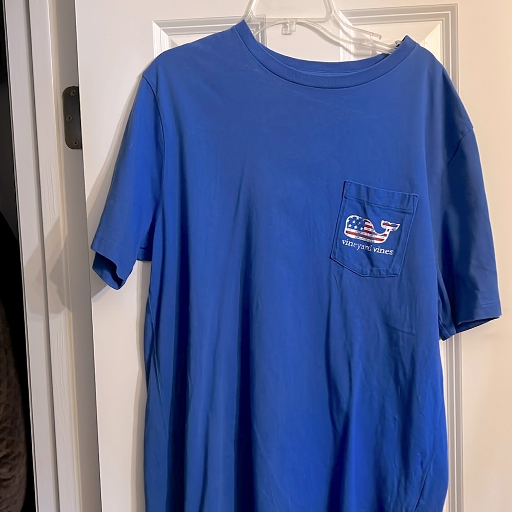 Vineyard Vines Americana men’s t shirt- medium